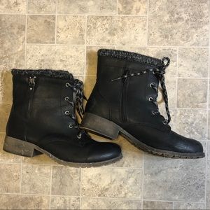 Women’s black boots super cute!